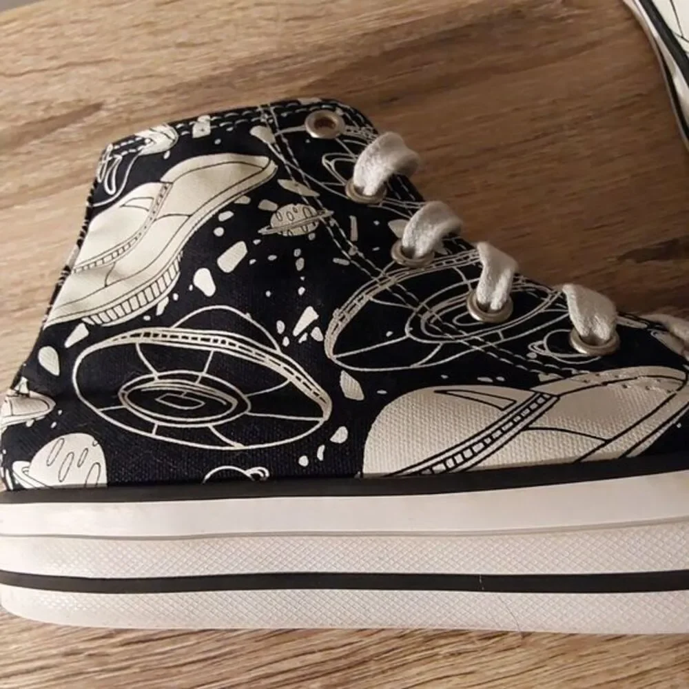 Converse Chucks, Jr.Boys Shoes Size 4, Black Orange Space Flying Saucers Planets